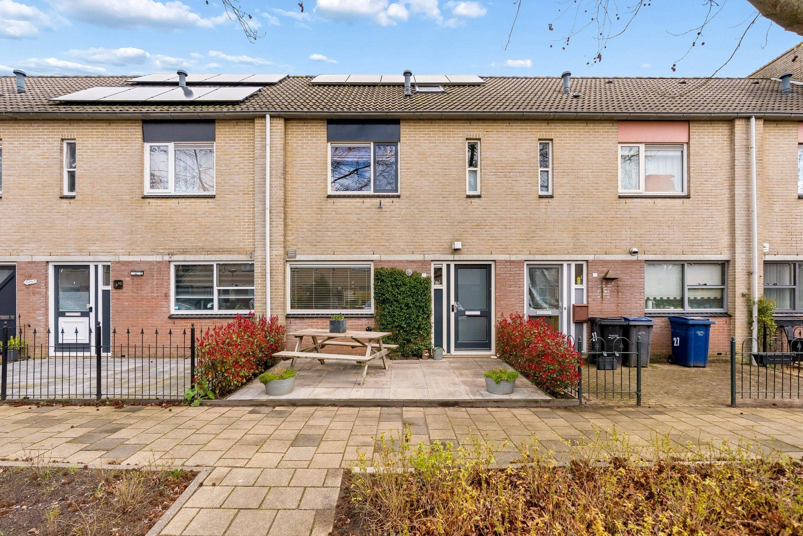 Louis de Funèsstraat 25, Almere